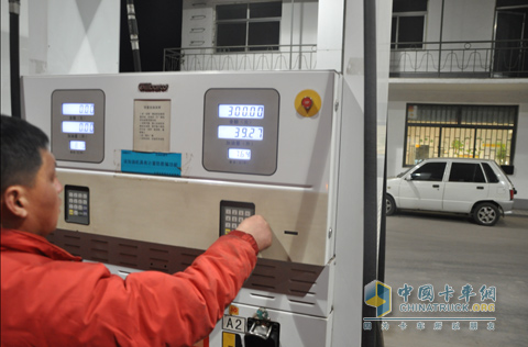 每輛車(chē)加300元油