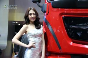 東風(fēng)商用車(chē)上海車(chē)展天龍旗艦車(chē)型首發(fā)
