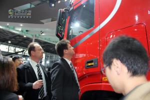 東風(fēng)商用車(chē)上海車(chē)展天龍旗艦車(chē)型首發(fā)