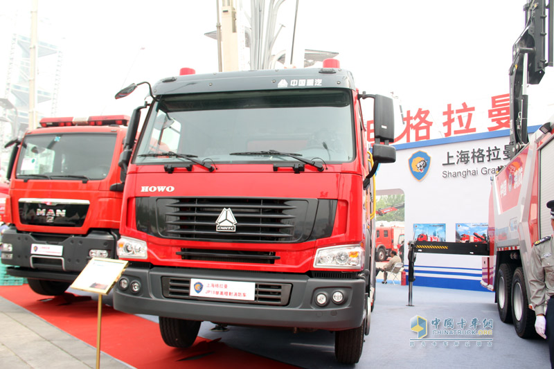 國際消防設(shè)備展 中國重汽消防車大展威武風(fēng)采
