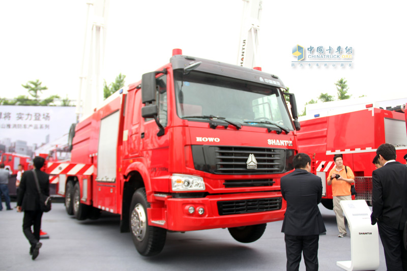 國際消防設(shè)備展 中國重汽消防車大展威武風(fēng)采