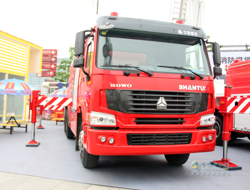 國際消防設(shè)備展 中國重汽消防車大展威武風(fēng)采