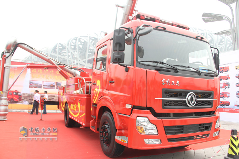 東風(fēng)天龍消防車(chē)亮相國(guó)際消防車(chē)展