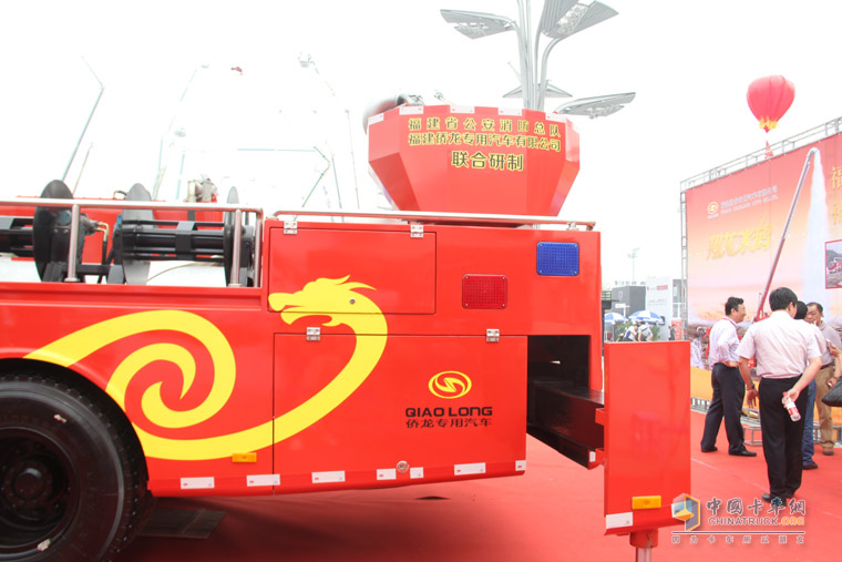 東風(fēng)天龍消防車(chē)亮相國(guó)際消防車(chē)展