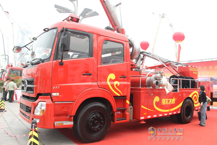 東風(fēng)天龍消防車(chē)亮相國(guó)際消防車(chē)展