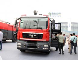 國(guó)際消防車展聚焦 德國(guó)曼底盤(pán)消防車雙向駕駛室