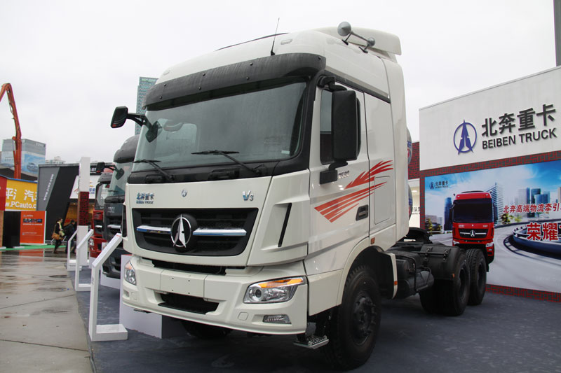 北奔重卡V3LNG牽引車側(cè)面圖