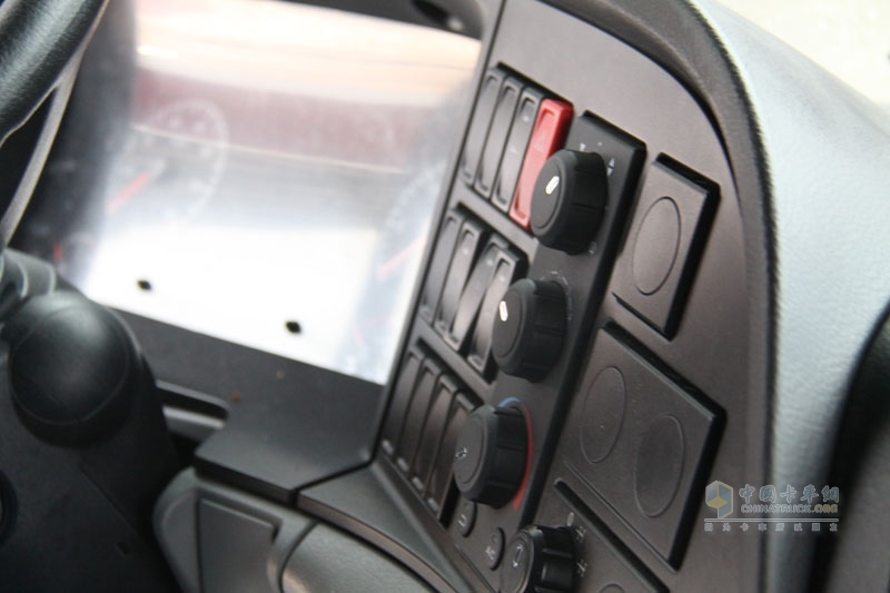 北奔重卡V3LNG牽引車(chē)操作按鈕