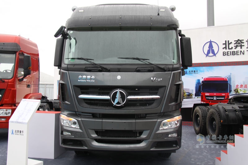 北奔重卡V3HT牽引車正面圖
