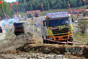 陜汽杯2013全國(guó)超級(jí)卡車(chē)越野賽重慶奉節(jié)·天坑地縫站即將啟動(dòng)