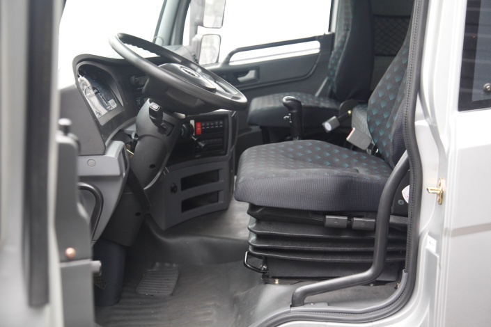 一汽解放青島 天V 6x2 高速物流用車（國四）