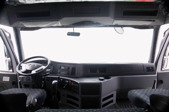 一汽解放青島 天V 6x2 高速物流用車（國四）