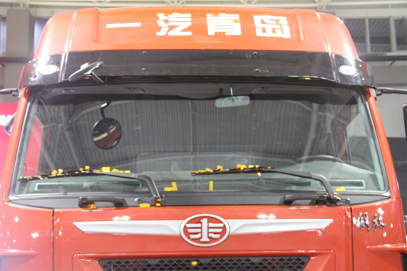 一汽解放青島天V前擋風(fēng)