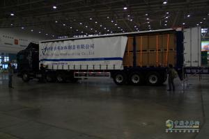 武漢商用車展 斯堪尼亞現(xiàn)場演示大型實物高效物流運輸