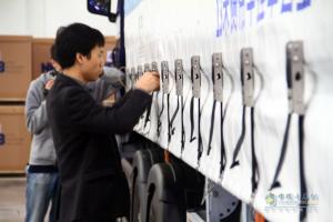 武漢商用車展 斯堪尼亞現(xiàn)場演示大型實物高效物流運輸