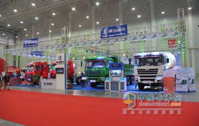 2013武漢商用車展陜汽展臺(tái)