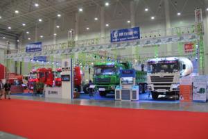 2013武漢商用車展陜汽展臺