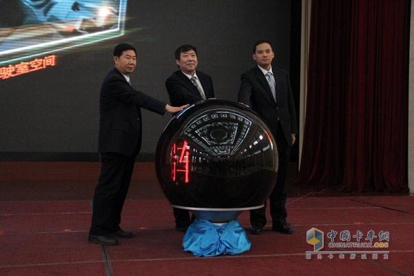 中國(guó)重汽2014輕卡商務(wù)會(huì) 康明斯、曼高端輕亮相