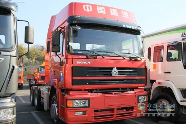 中國(guó)重汽HOKA天然氣牽引車