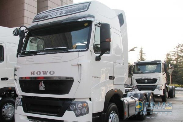 中國(guó)重汽 HOWO T7H 標(biāo)載440馬力牽引車