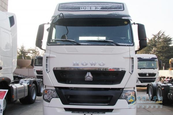 中國(guó)重汽 HOWO T7H 標(biāo)載440馬力牽引車