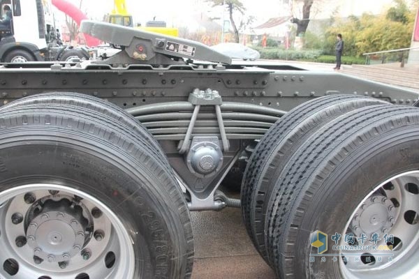中國(guó)重汽 HOWO T7H 6×2 -提升橋牽引車