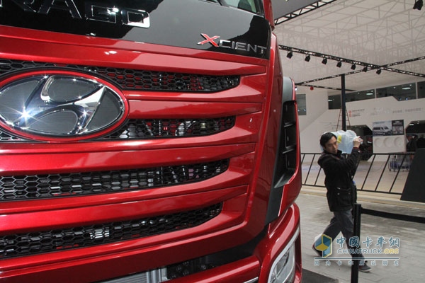 創(chuàng)虎P360 4×2牽引車 車臉
