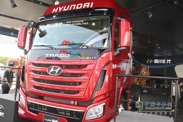 創(chuàng)虎P360 4×2牽引車 側臉