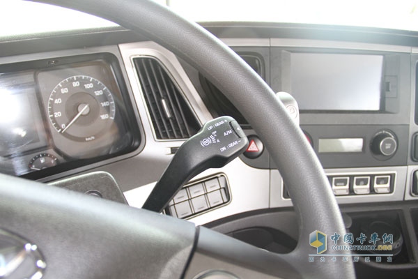 創(chuàng)虎P520 6×4牽引車 自動變速器撥桿