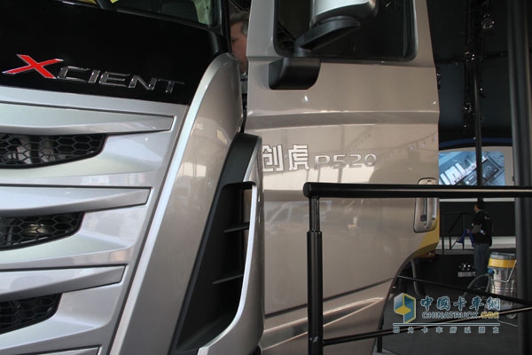  創(chuàng)虎P520 6×4牽引車  外表