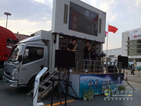 北京車(chē)展超越舞臺(tái)車(chē)