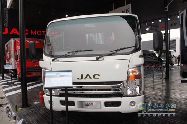 江淮 新帥鈴中卡 165馬力 4X2 載貨車(寬體)(HFC1125KR1)