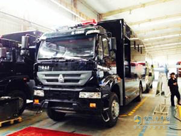 中國重汽金王子特警車