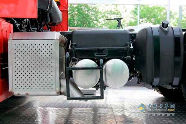 歐曼GTL 6系重卡 430馬力 6X4 牽引車制動(dòng)儲氣罐