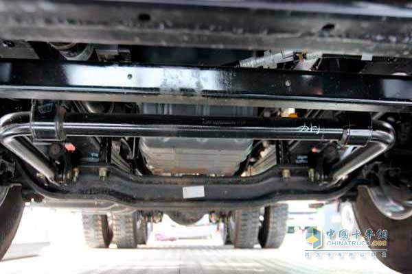 歐曼GTL 6系重卡 430馬力 6X4 牽引車轉(zhuǎn)向穩(wěn)定桿
