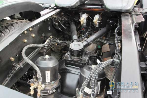 歐曼GTL 6系重卡 430馬力 6X4 牽引車 V型推力桿