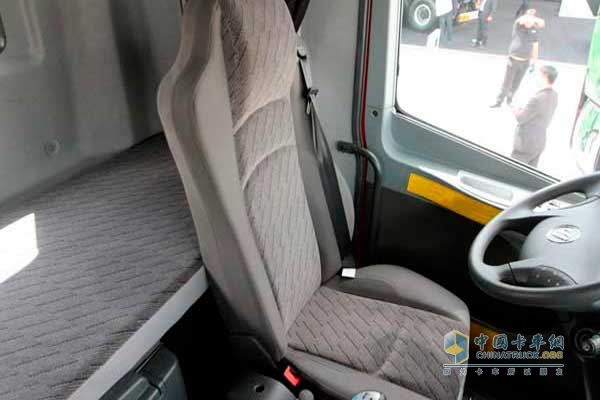  歐曼GTL 6系重卡 430馬力 6X4 牽引車 駕駛座椅