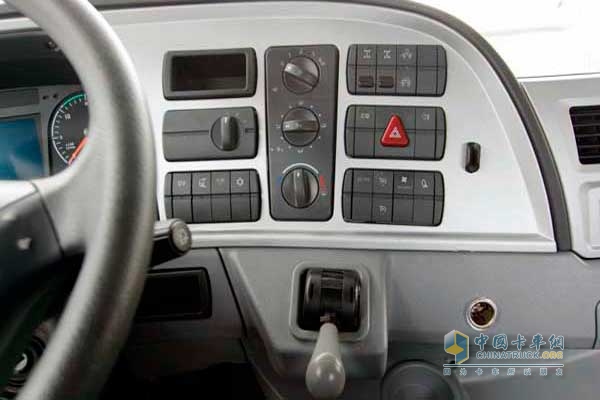  歐曼GTL 6系重卡 430馬力 6X4 牽引車 駕駛按鈕