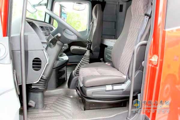  歐曼GTL 6系重卡 430馬力 6X4 牽引車 空氣座椅