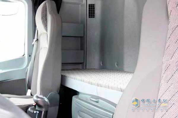  歐曼GTL 6系重卡 430馬力 6X4 牽引車 臥鋪