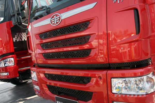 天V 400馬力LNG牽引車 進(jìn)氣格柵