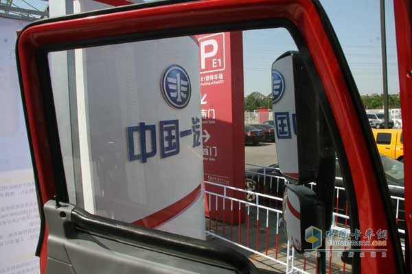 一汽解放 天V 400馬力LNG牽引車(chē) 車(chē)門(mén)