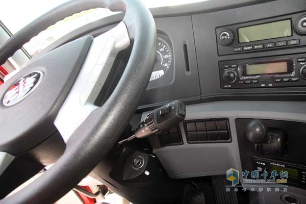 一汽解放 天V 400馬力LNG牽引車(chē) 方向盤(pán)