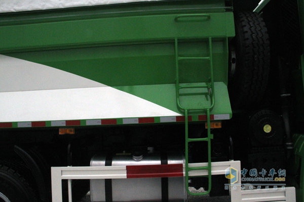 歐曼GTL 336馬力 6X4 自卸車 爬梯