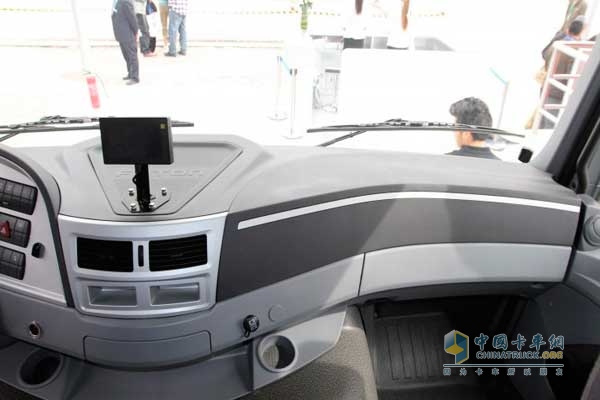 歐曼GTL 336馬力 6X4 自卸車 顯示屏