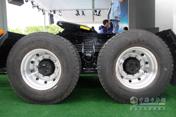 歐曼ETX 6系重卡 380馬力 6X4 LNG牽引車 多片簧