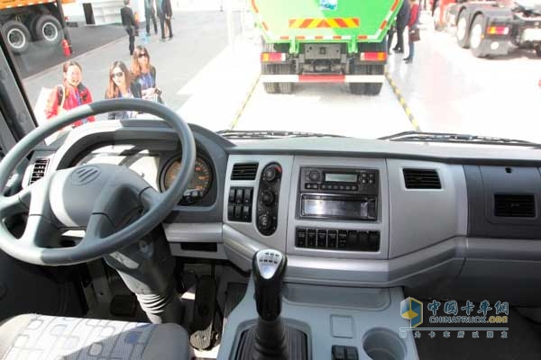 歐曼ETX 6系重卡 380馬力 6X4 LNG牽引車 駕駛室
