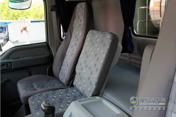 歐曼ETX 6系重卡 380馬力 6X4 LNG牽引車 三座椅