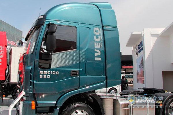 紅巖 杰獅C100暢途版 390馬力 6X4 牽引車 側(cè)臉