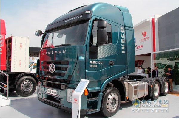 紅巖 杰獅C100暢途版 390馬力 6X4 牽引車 導(dǎo)流罩